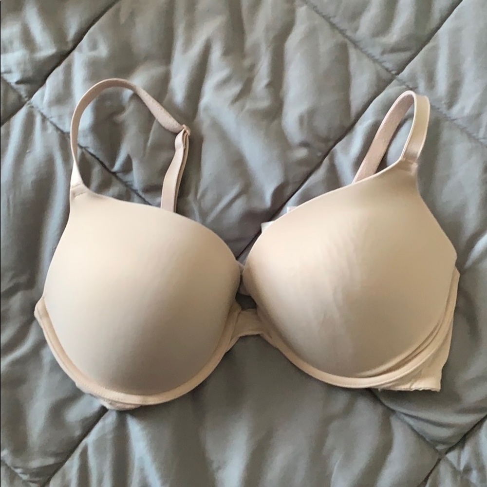 Victoria’s Secret 34DD nude push up bra